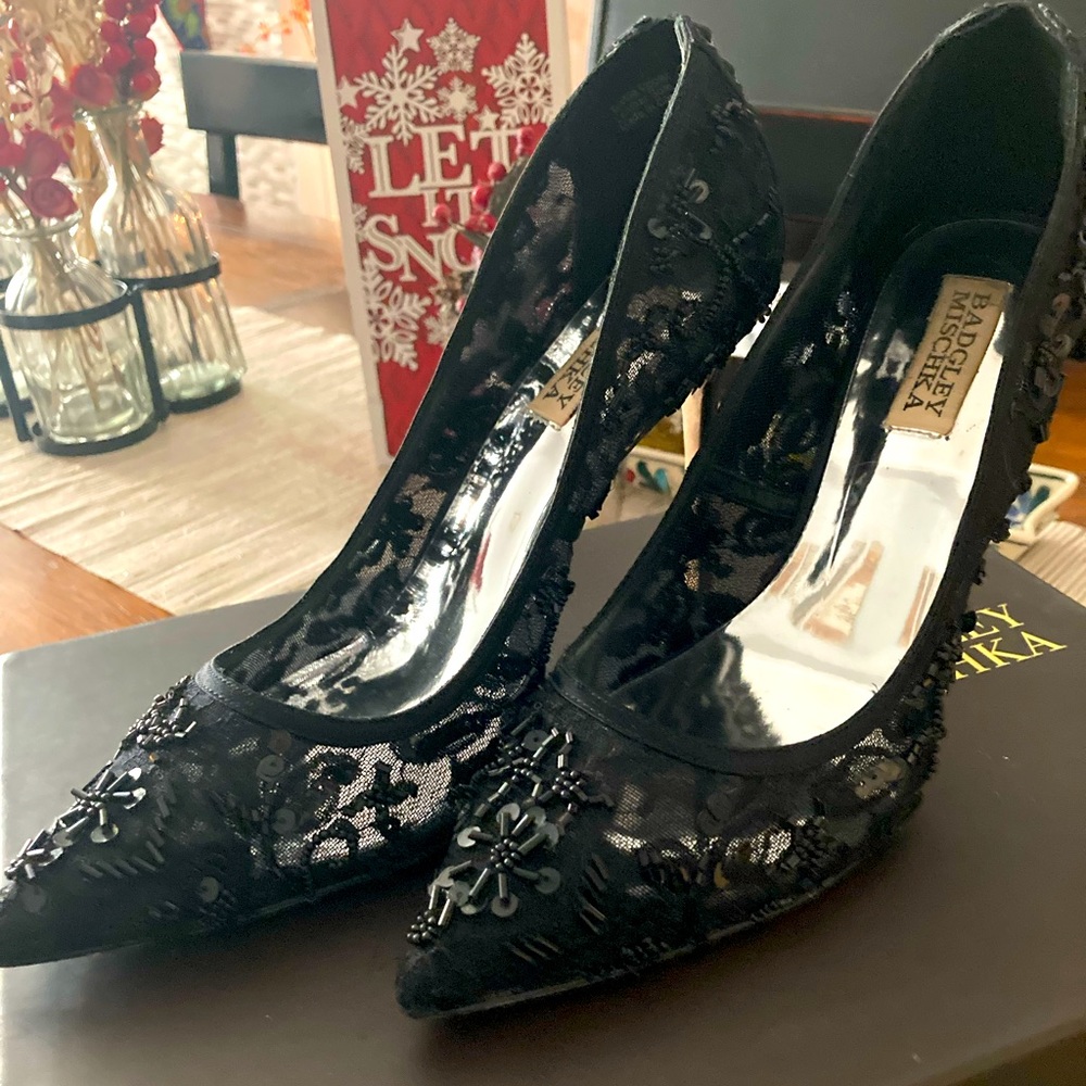 Badgley Mischka Black Lace & Beaded Evening Pumps. Size: 7.5. 4 inch Heel.